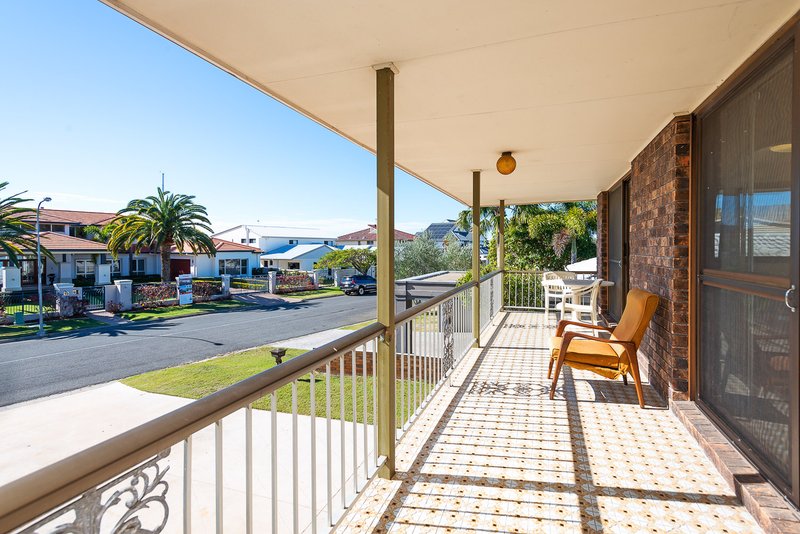 Photo - 20 Hume Parade, Paradise Point QLD 4216 - Image 7