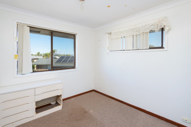 Photo - 20 Hume Parade, Paradise Point QLD 4216 - Image 11