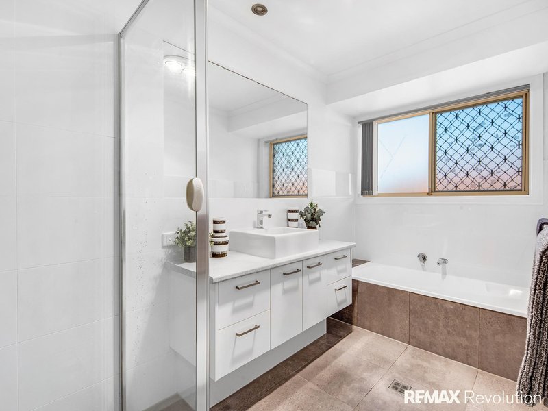 Photo - 20 Hurlstone Street, Wishart QLD 4122 - Image 16