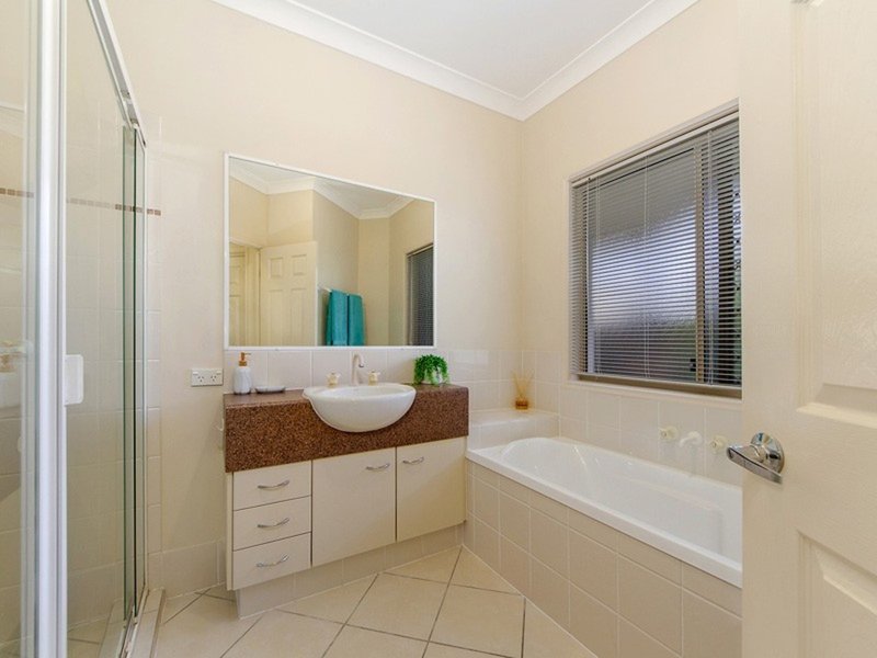 Photo - 20 Imperia Crescent, Varsity Lakes QLD 4227 - Image 9