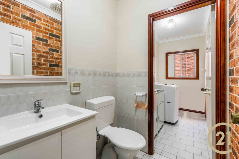 Photo - 20 Ingham Drive, Casula NSW 2170 - Image 8