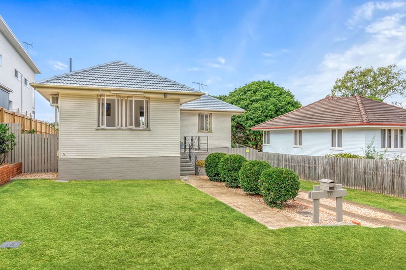 20 Iris St , Holland Park West QLD 4121