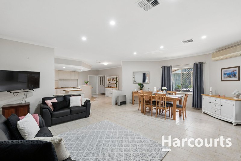 Photo - 20 Jacaranda Drive, Wanneroo WA 6065 - Image 11