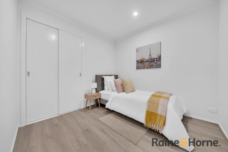 Photo - 20 Jessfield Terrace, Cranbourne East VIC 3977 - Image 4
