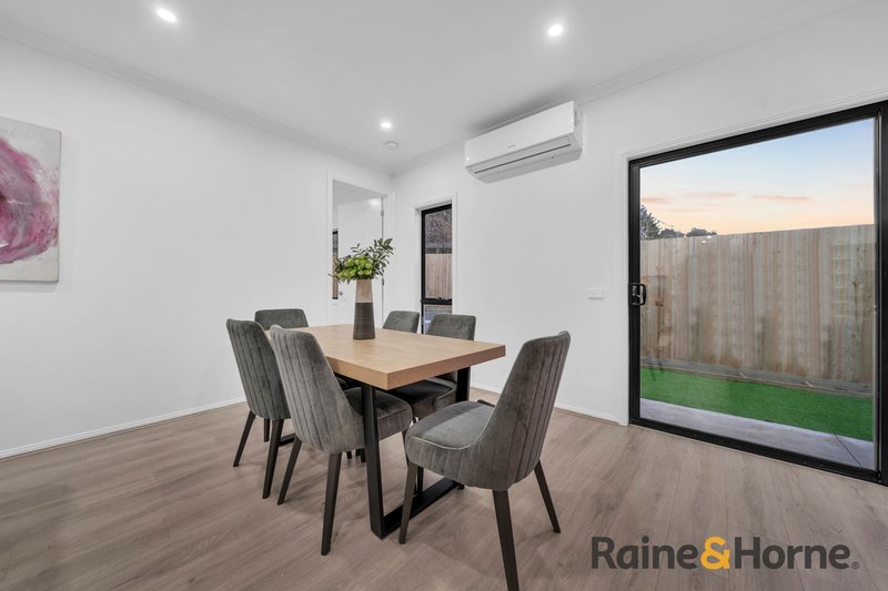 Photo - 20 Jessfield Terrace, Cranbourne East VIC 3977 - Image 11