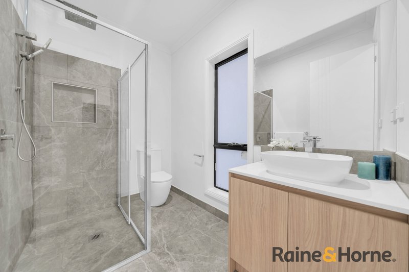 Photo - 20 Jessfield Terrace, Cranbourne East VIC 3977 - Image 12