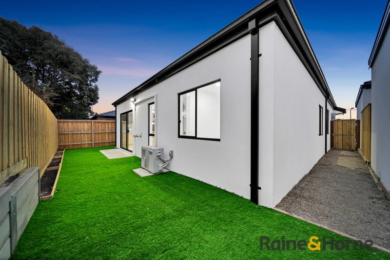 Photo - 20 Jessfield Terrace, Cranbourne East VIC 3977 - Image 15