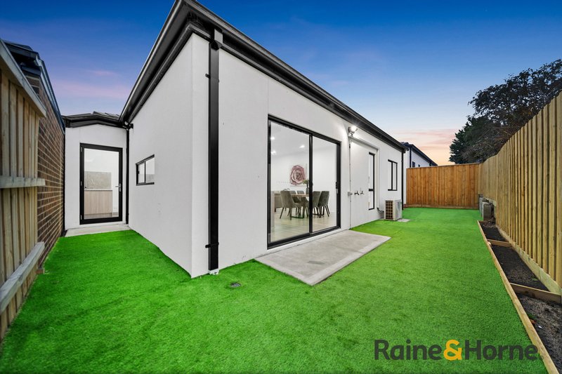 Photo - 20 Jessfield Terrace, Cranbourne East VIC 3977 - Image 16