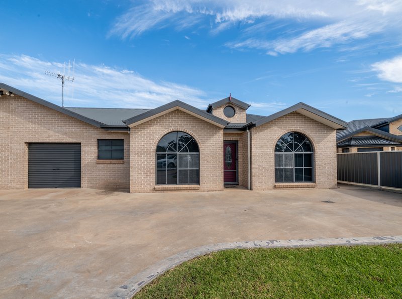 Photo - 20 John Girdham Place, Forbes NSW 2871 - Image 2