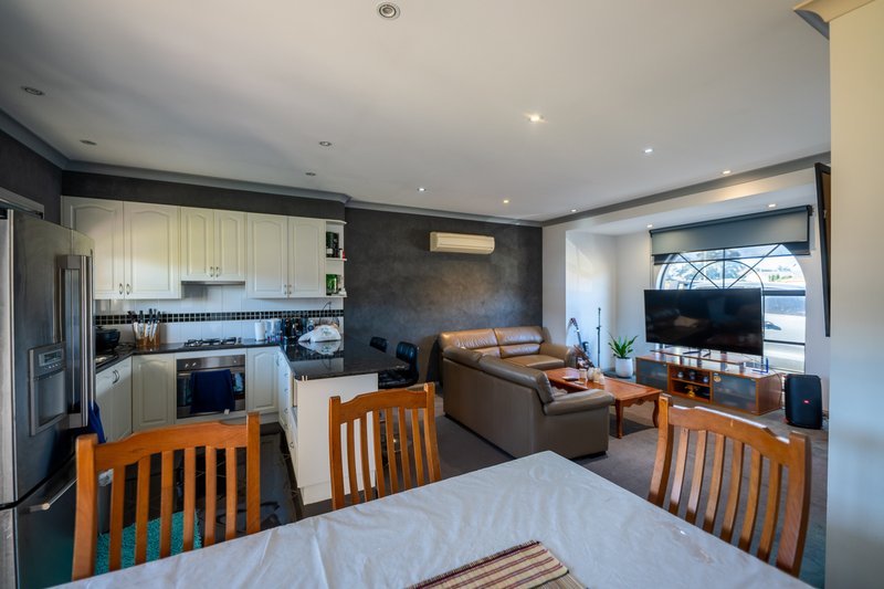Photo - 20 John Girdham Place, Forbes NSW 2871 - Image 3
