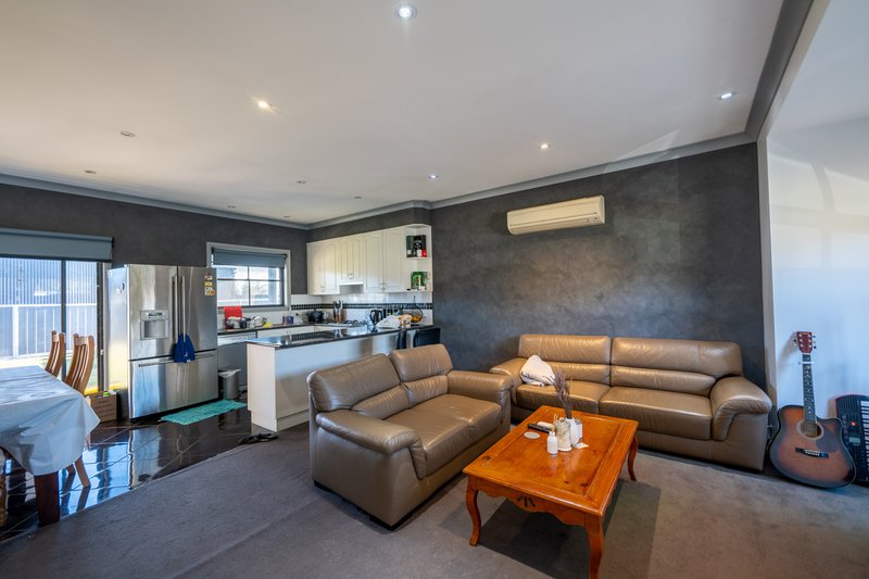 Photo - 20 John Girdham Place, Forbes NSW 2871 - Image 5