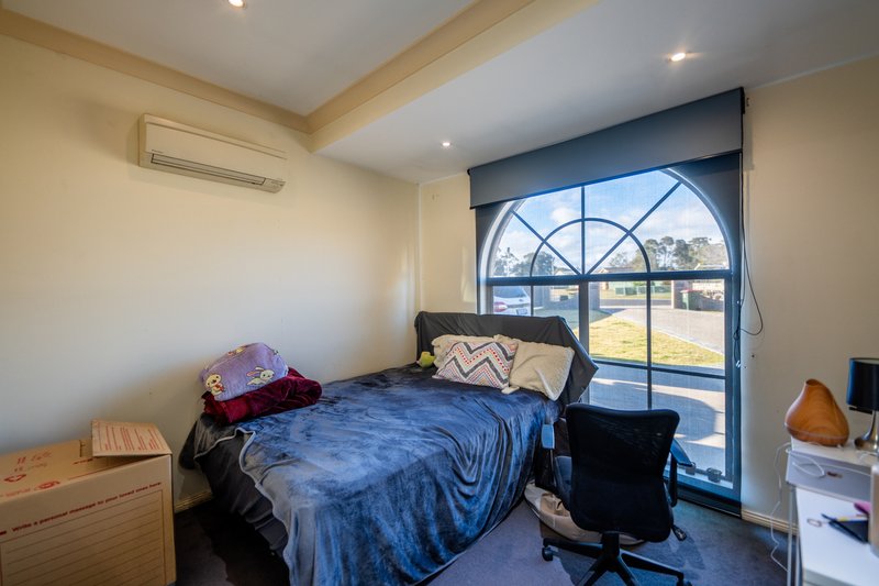 Photo - 20 John Girdham Place, Forbes NSW 2871 - Image 6