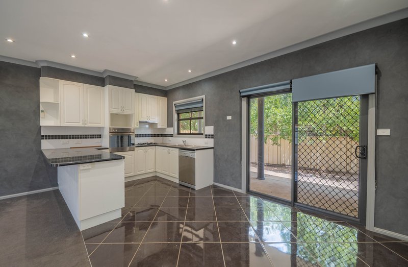 Photo - 20 John Girdham Place, Forbes NSW 2871 - Image 3