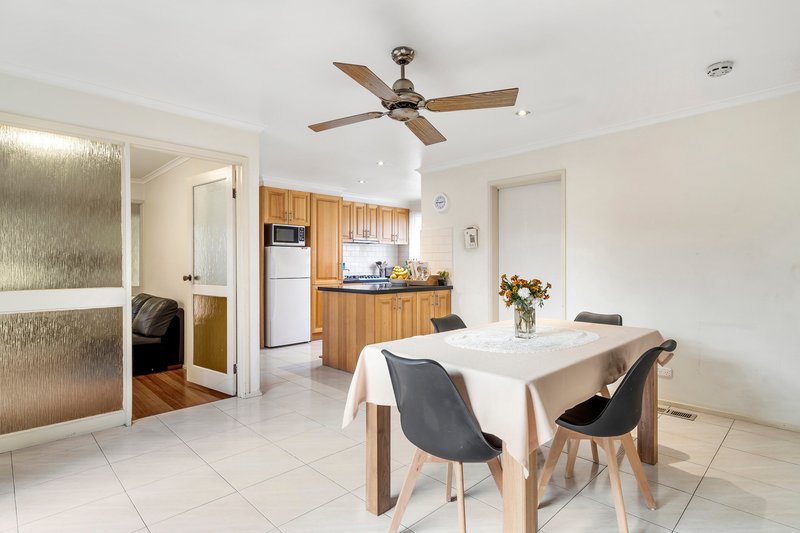 Photo - 20 Jolimont Avenue, Mulgrave VIC 3170 - Image 3