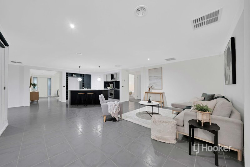 Photo - 20 Juniper Avenue, Point Cook VIC 3030 - Image 12