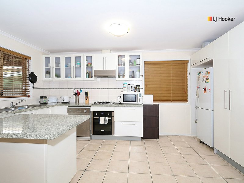 Photo - 20 Karoom Drive, Glenfield Park NSW 2650 - Image 2