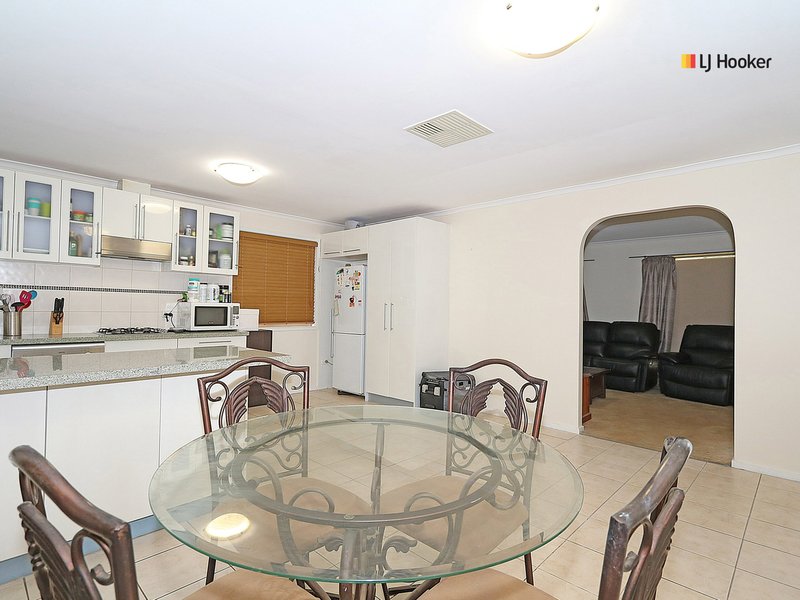 Photo - 20 Karoom Drive, Glenfield Park NSW 2650 - Image 3