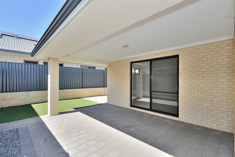 Photo - 20 Kennerton Avenue, Landsdale WA 6065 - Image 6