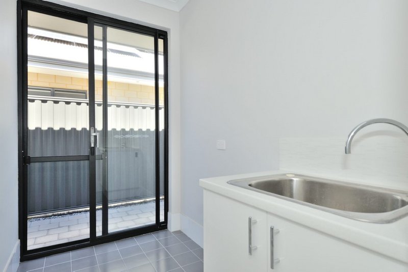 Photo - 20 Kennerton Avenue, Landsdale WA 6065 - Image 8