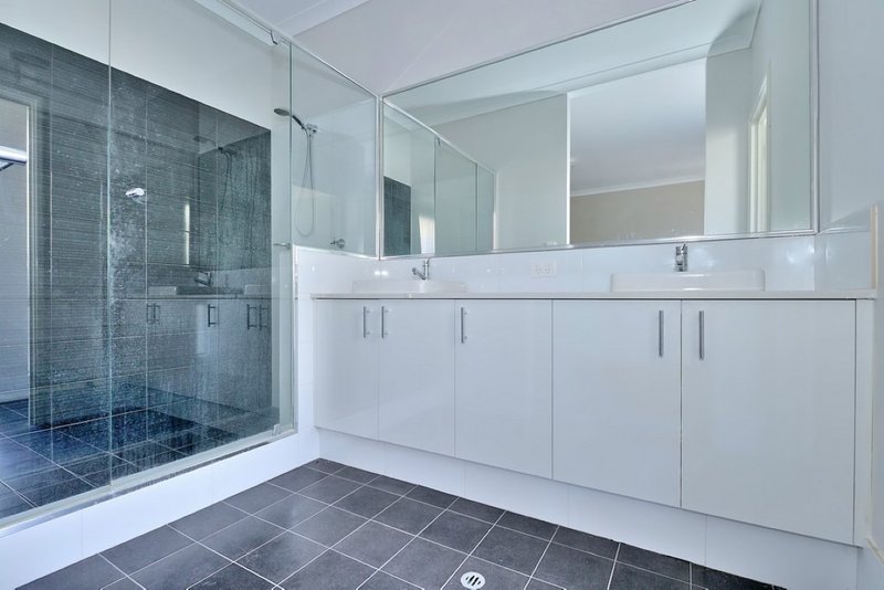 Photo - 20 Kennerton Avenue, Landsdale WA 6065 - Image 13