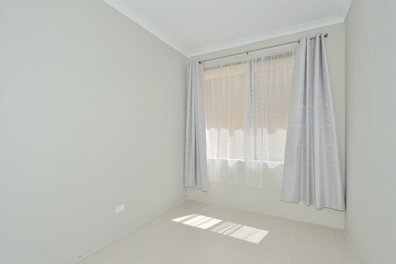 Photo - 20 Kennerton Avenue, Landsdale WA 6065 - Image 14