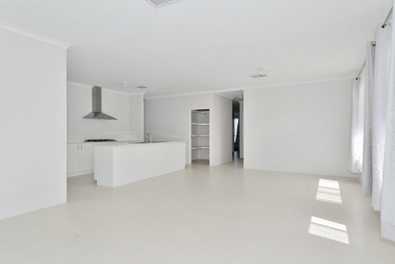 Photo - 20 Kennerton Avenue, Landsdale WA 6065 - Image 17