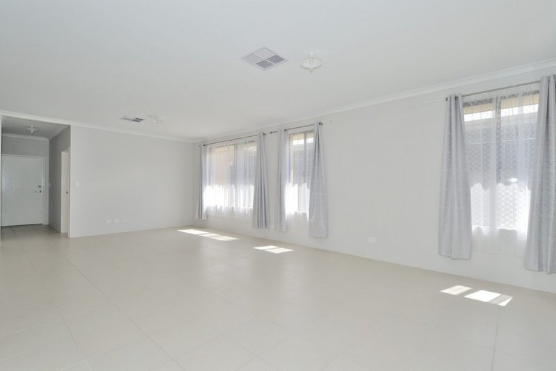 Photo - 20 Kennerton Avenue, Landsdale WA 6065 - Image 18