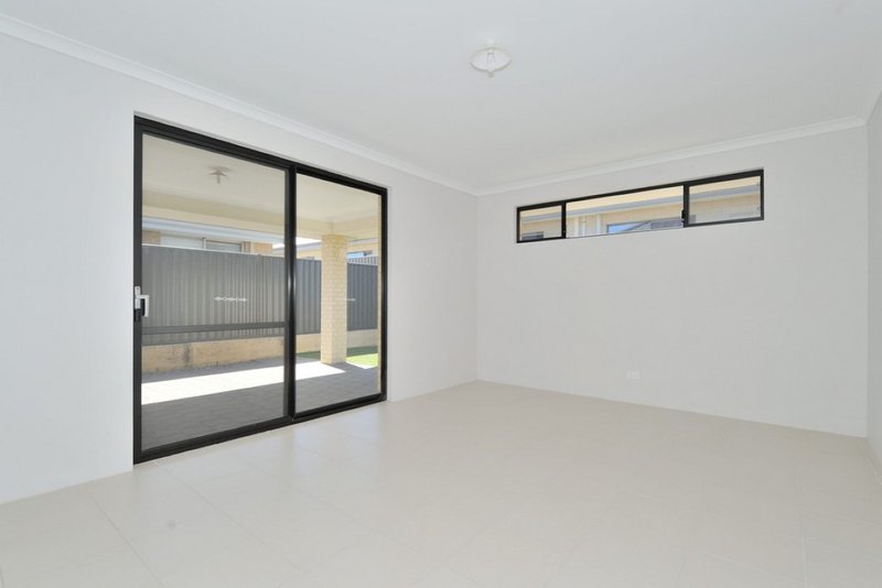 Photo - 20 Kennerton Avenue, Landsdale WA 6065 - Image 21