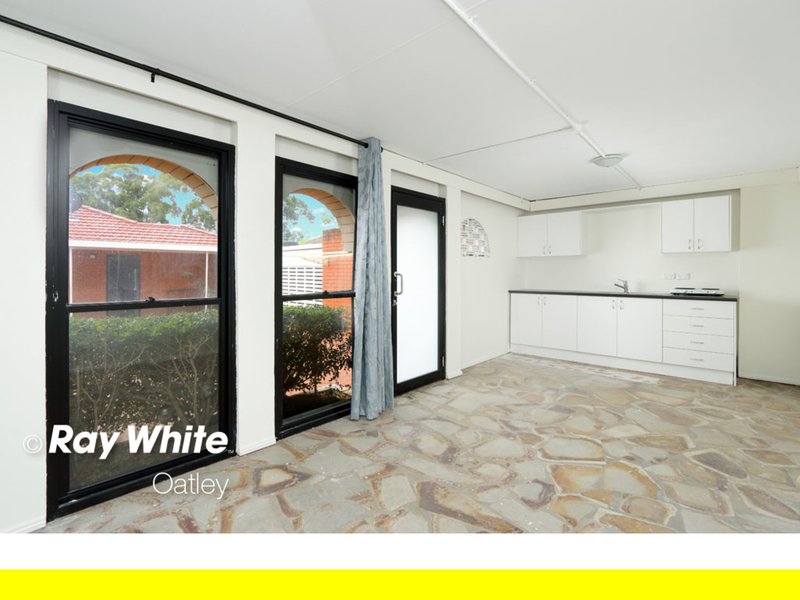 Photo - 20 Kerrie Crescent, Peakhurst NSW 2210 - Image 7