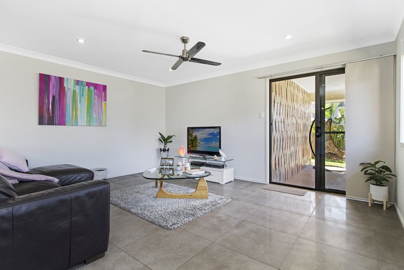 Photo - 20 Kidston Crescent, Warner QLD 4500 - Image 4