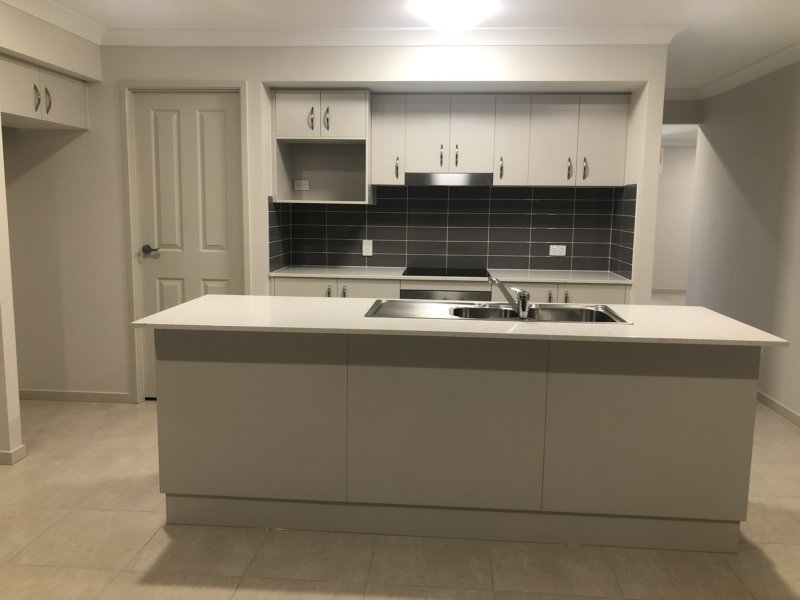 Photo - 20 Kincraig Circuit, Spring Mountain QLD 4300 - Image 3