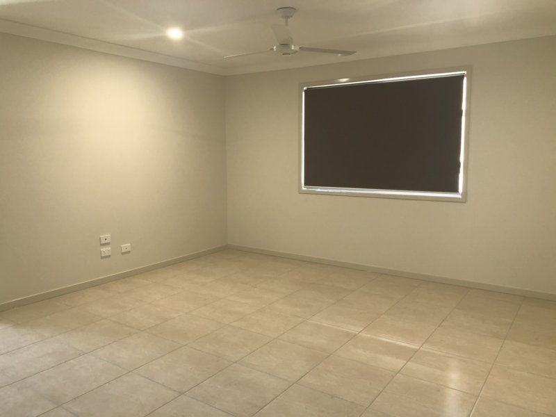 Photo - 20 Kincraig Circuit, Spring Mountain QLD 4300 - Image 4