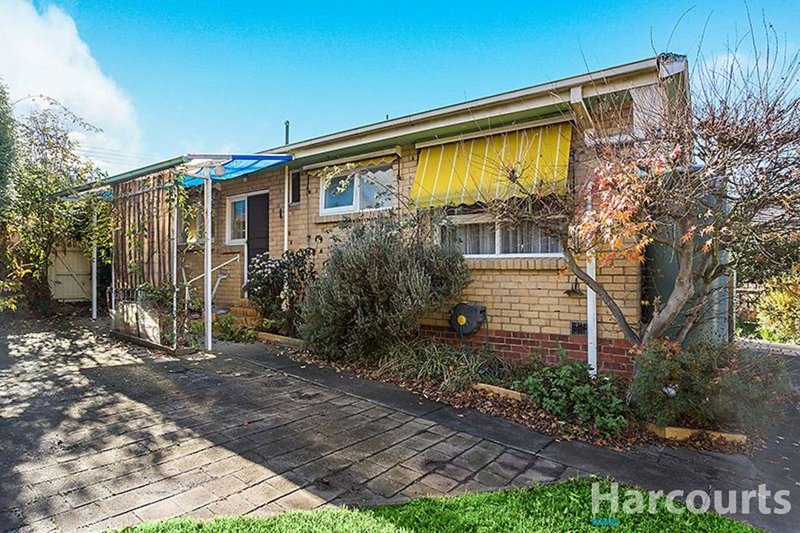 Photo - 20 Kincumber Drive, Glen Waverley VIC 3150 - Image 2