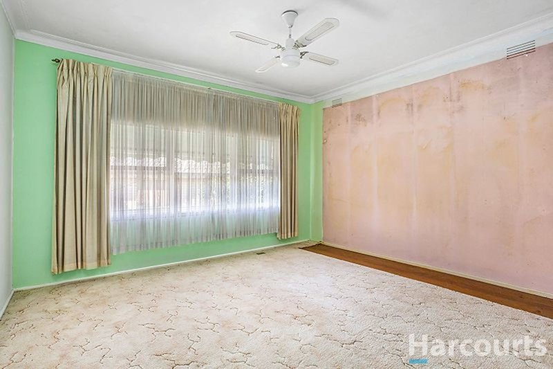 Photo - 20 Kincumber Drive, Glen Waverley VIC 3150 - Image 5