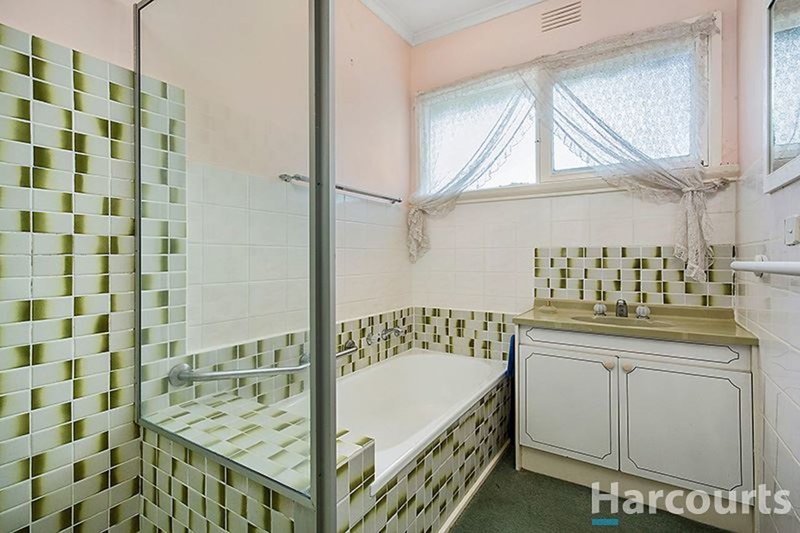 Photo - 20 Kincumber Drive, Glen Waverley VIC 3150 - Image 6