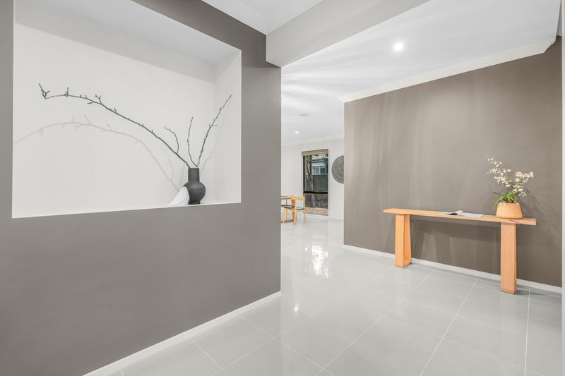 Photo - 20 Kindred Avenue, Cranbourne North VIC 3977 - Image 5