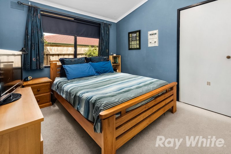 Photo - 20 King Arthur Drive, Glen Waverley VIC 3150 - Image 6