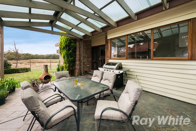 Photo - 20 King Arthur Drive, Glen Waverley VIC 3150 - Image 9