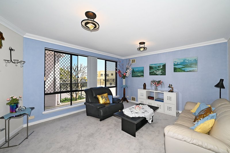 Photo - 20 Kings Lynn Rise, Mindarie WA 6030 - Image 5