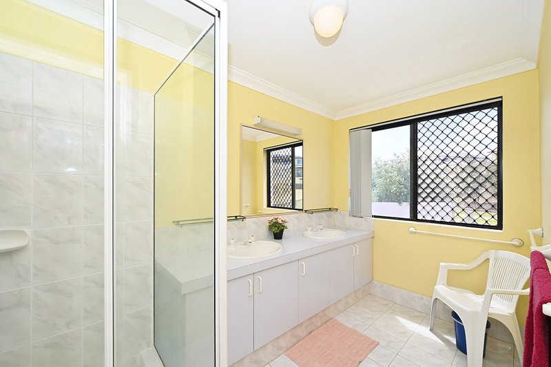 Photo - 20 Kings Lynn Rise, Mindarie WA 6030 - Image 25