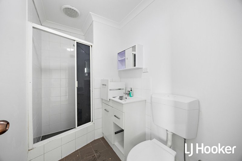 Photo - 20 Kirkland Way, Parmelia WA 6167 - Image 4