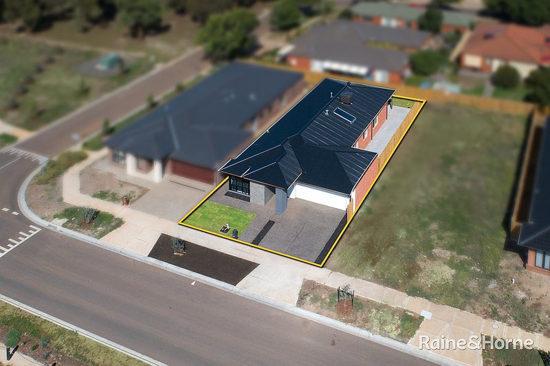 Photo - 20 Kokoda Drive, Sunbury VIC 3429 - Image 14