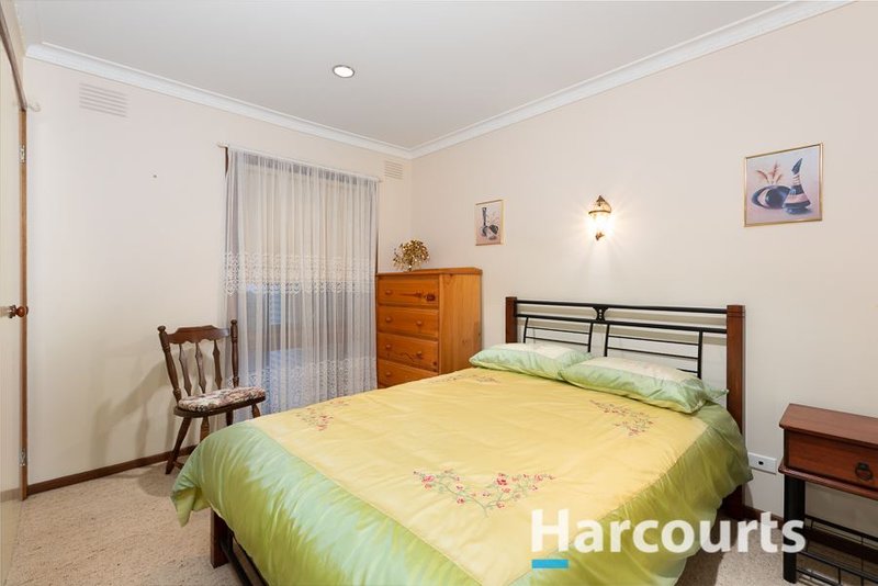 Photo - 20 Koonalda Grove, Dandenong North VIC 3175 - Image 10