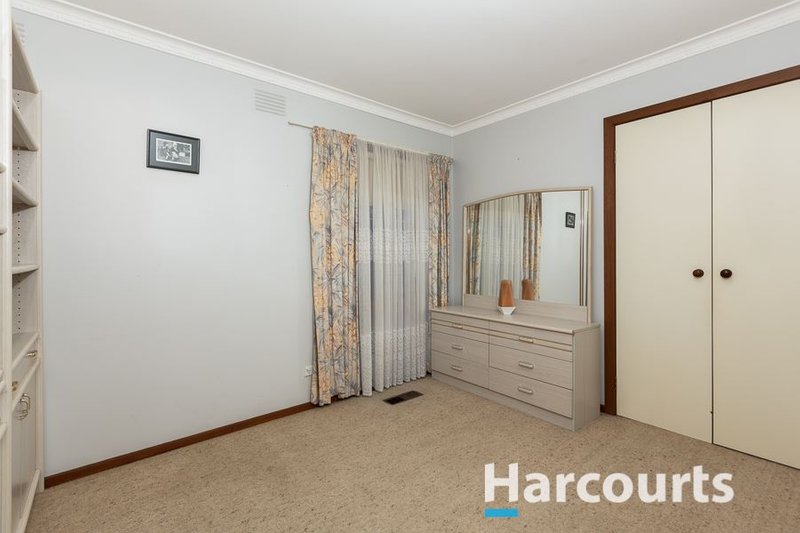 Photo - 20 Koonalda Grove, Dandenong North VIC 3175 - Image 11