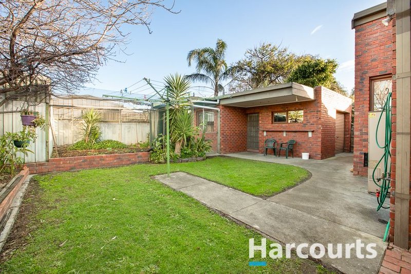 Photo - 20 Koonalda Grove, Dandenong North VIC 3175 - Image 15