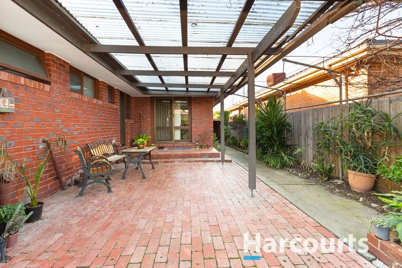 Photo - 20 Koonalda Grove, Dandenong North VIC 3175 - Image 16