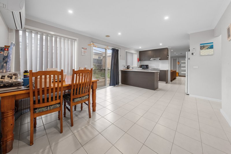 Photo - 20 Koonawarra Terrace, Harkness VIC 3337 - Image 6