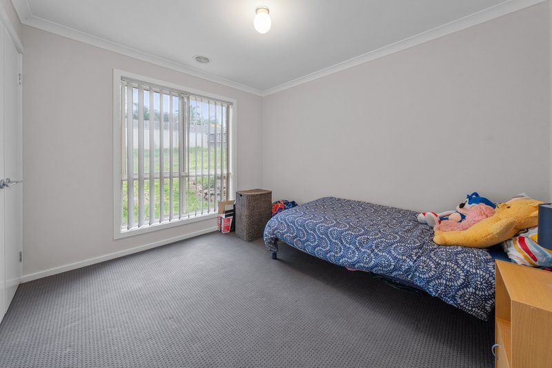 Photo - 20 Koonawarra Terrace, Harkness VIC 3337 - Image 11