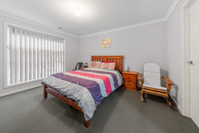 Photo - 20 Koonawarra Terrace, Harkness VIC 3337 - Image 13