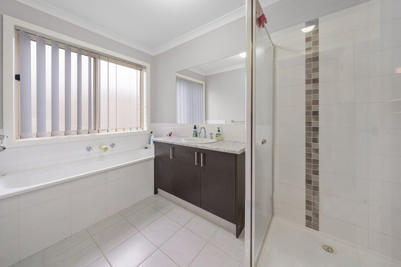 Photo - 20 Koonawarra Terrace, Harkness VIC 3337 - Image 14